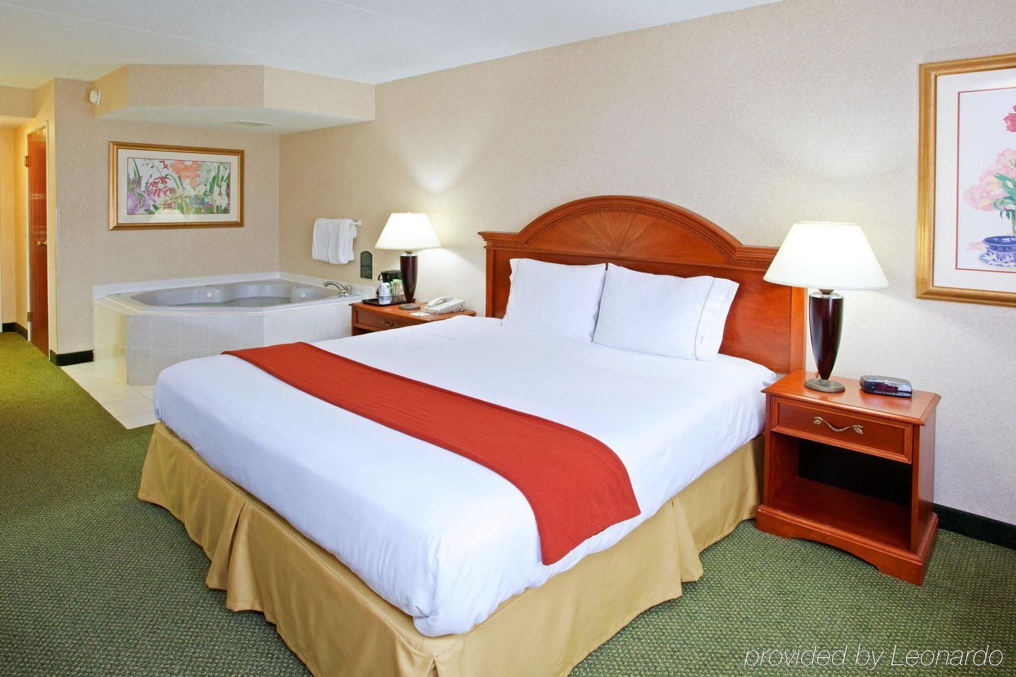 Holiday Inn Express Pittsburgh-Bridgeville By Ihg Rum bild